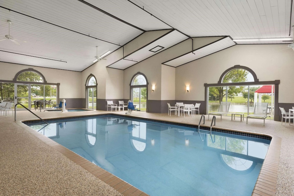 Country Inn & Suites By Radisson, Ankeny, IA 23/40
