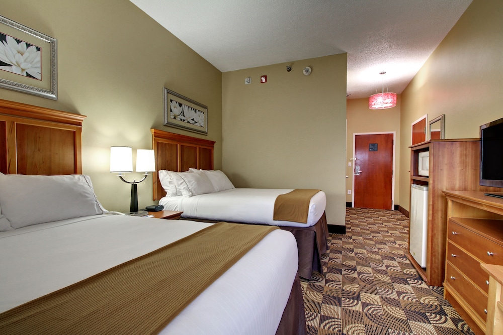 Holiday Inn Express Hurricane Mills Waverly 14/62