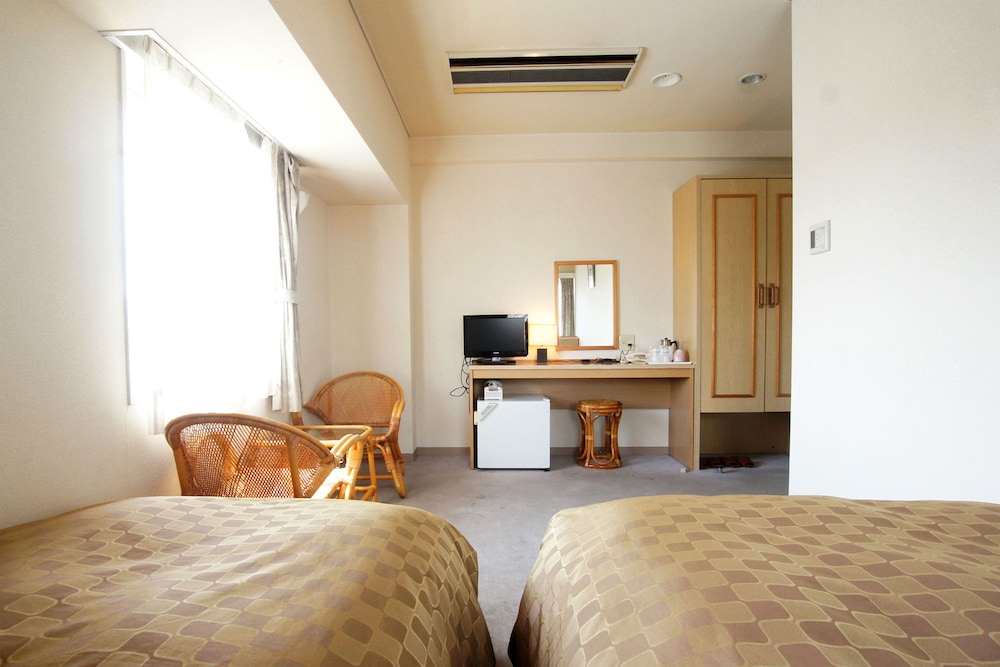 ROOM, TWIN BEDS