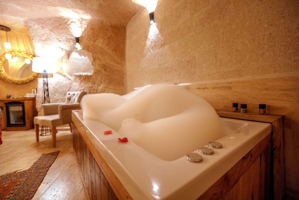 Misty Cave Hotel 26/50