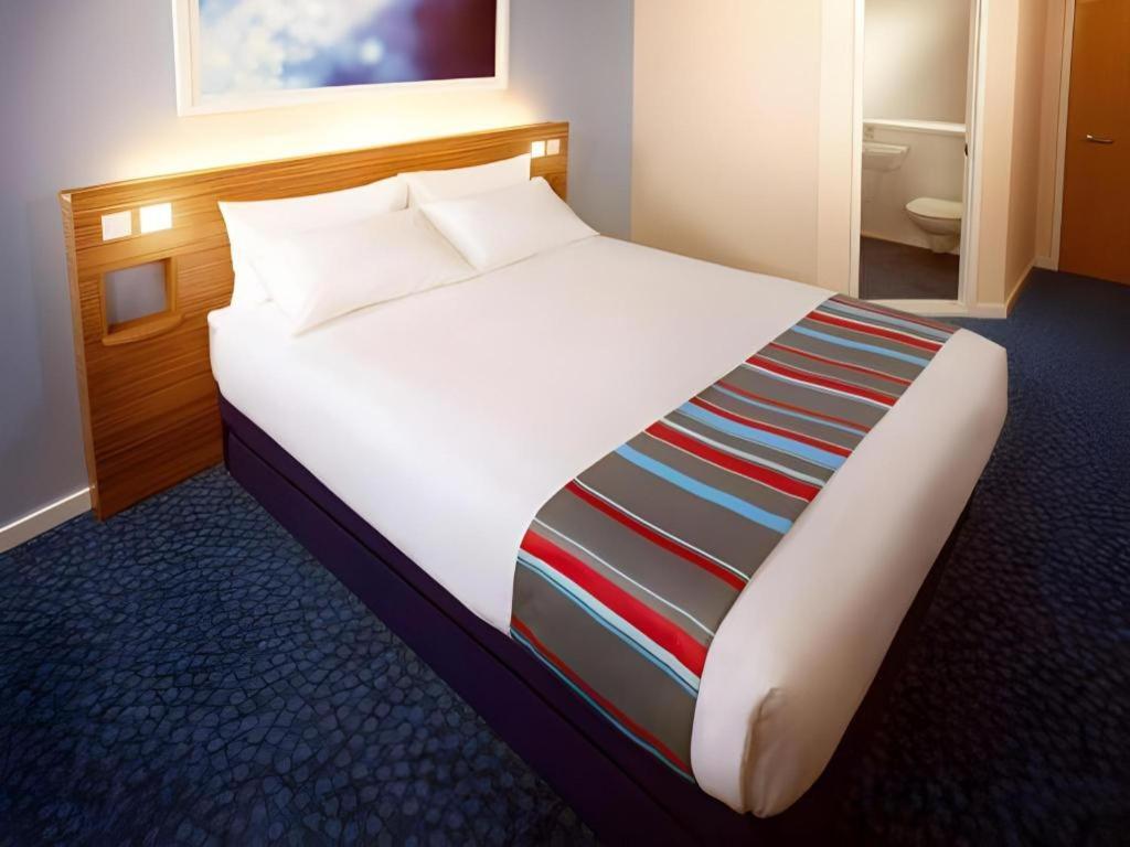 Travelodge Dundee Strathmore Avenue 12/16