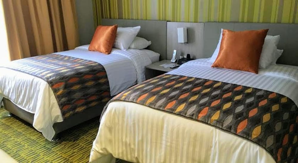 Hotel Plaza Suites 21/65