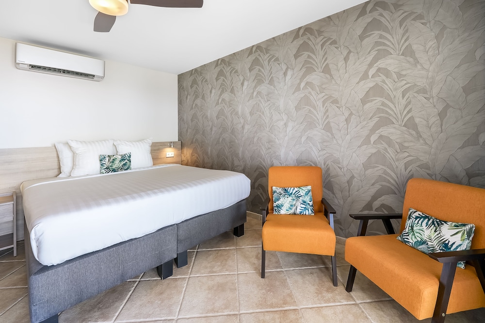Room, King Bed, Ocean Front، Lions Dive Beach Resort Curacao 2/10