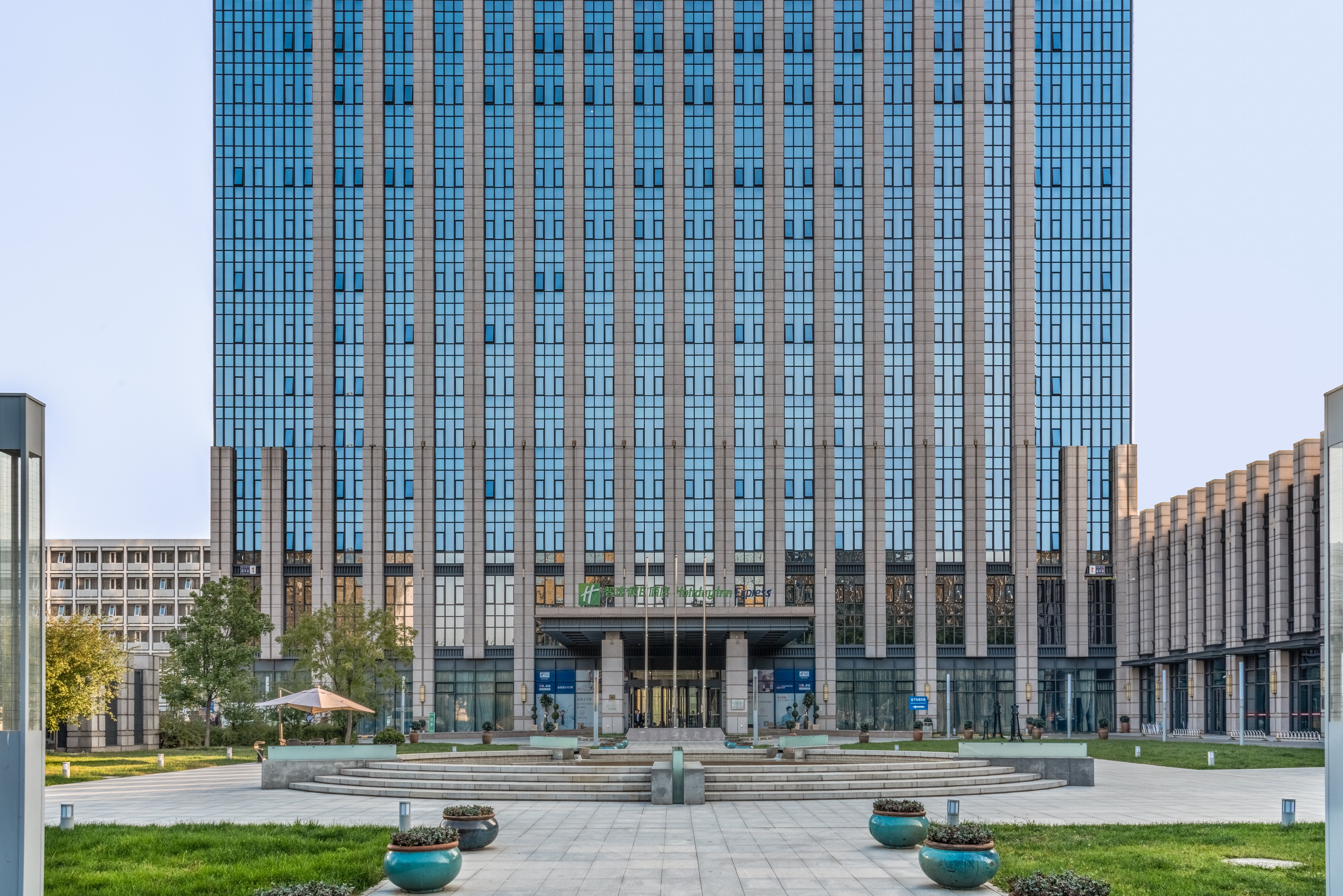 Holiday Inn Express Beijing Yizhaung 32/34