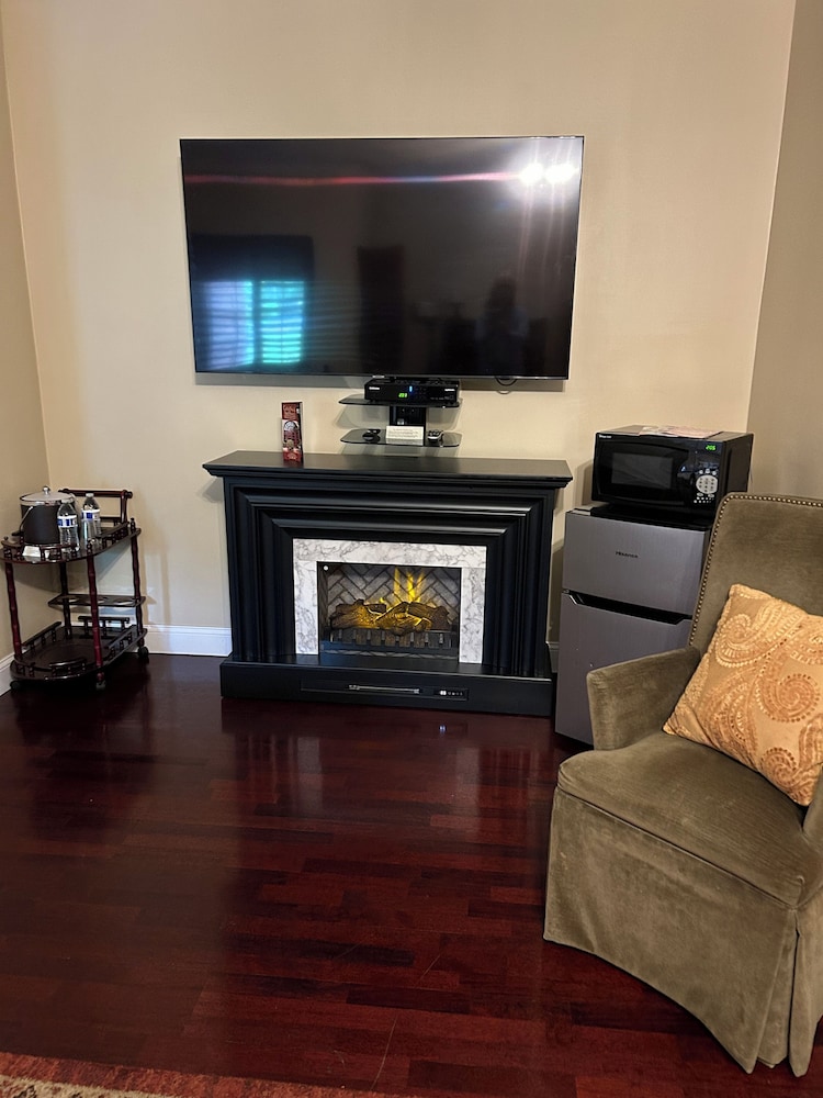 Colts Neck Inn Hotel 54/64