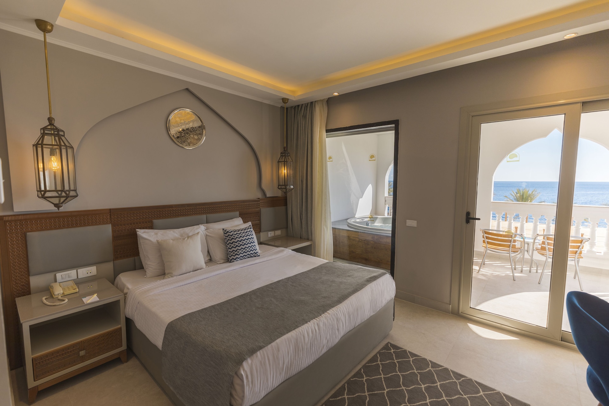 EXECUTIVE, SUITE, SEA VIEW, JETTED TUB