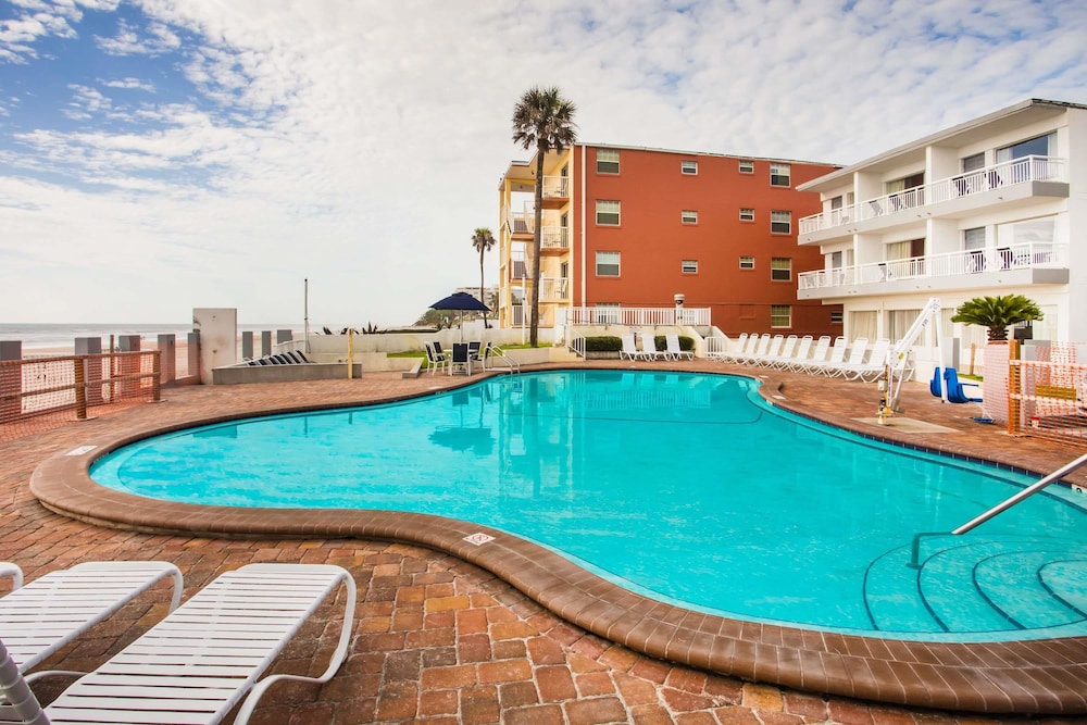 Arya Blu Inn and Suites (Ex Days Inn Ormond Beach Mainsail Oceanfront) 1/43
