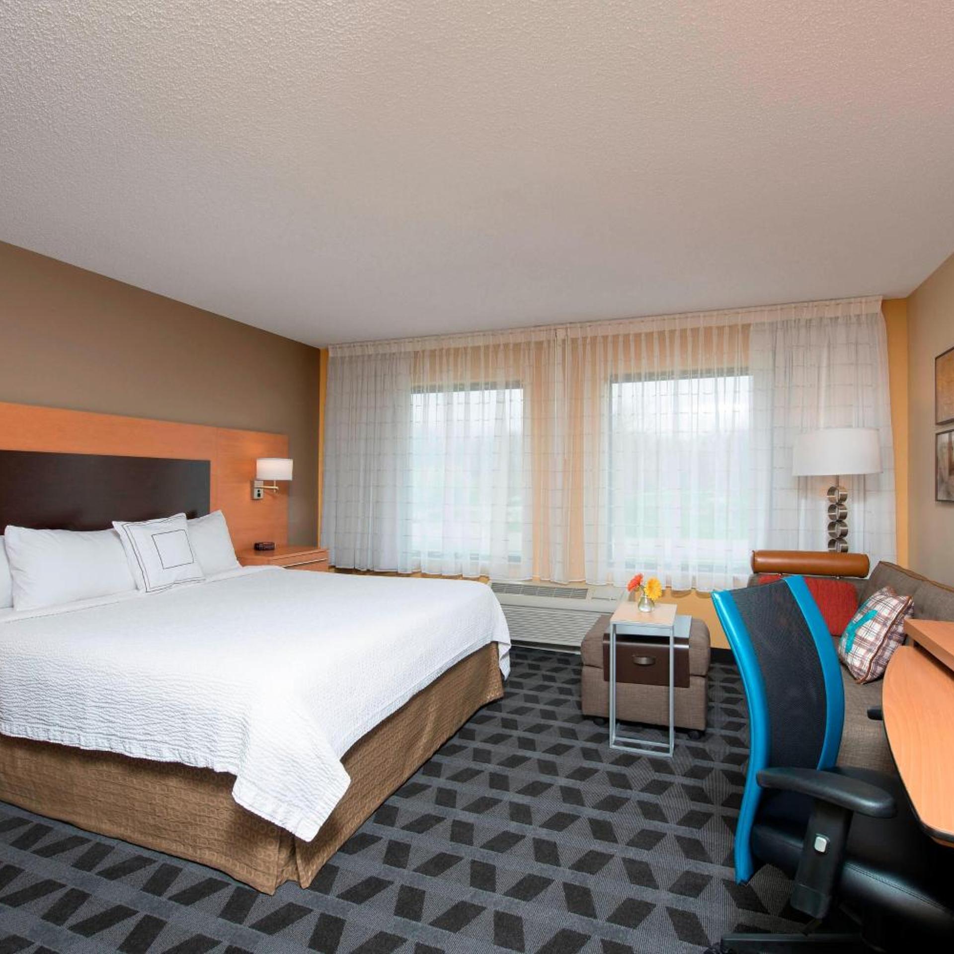 Studio, King Bed, Sofa, Bathtub, Large, Accessible