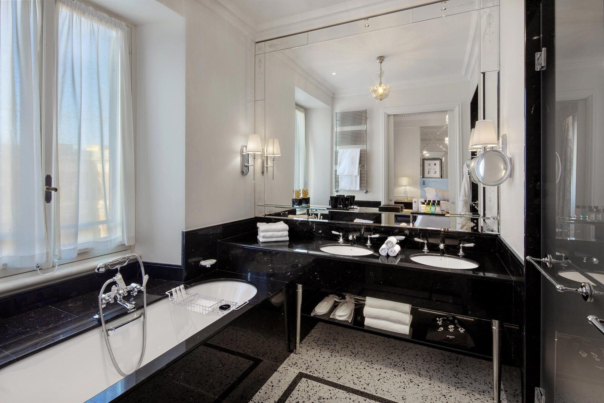 غرفة قياسية بسريرين منفصلين، The St Regis Rome 5/5