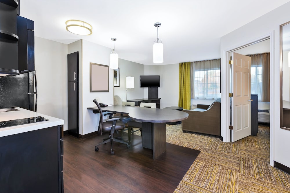 Candlewood Suites Huntersville Lake Norman Area 60/69