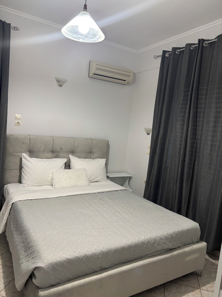 Eliza Apartments 10/50