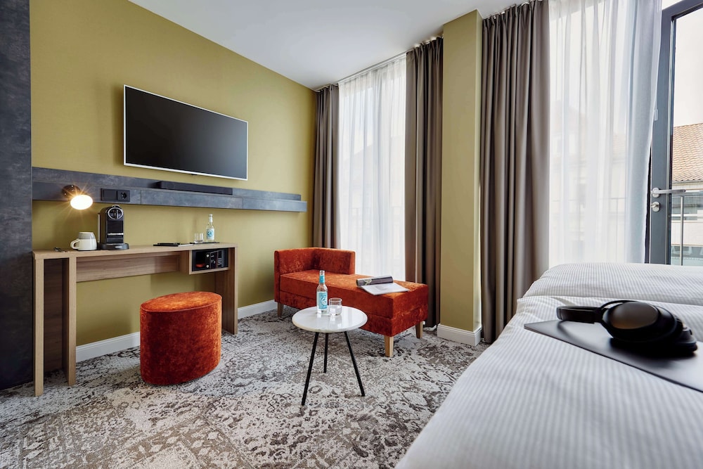 Me and All Hotel Hannover 7/45