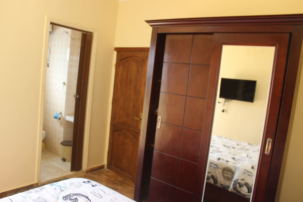 Royal Pyramids Inn 26/50