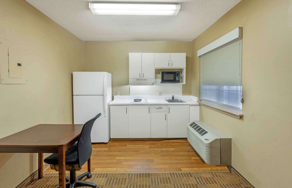 Extended Stay America - Greensboro-Wendover Ave-Big Tree Way 40/54