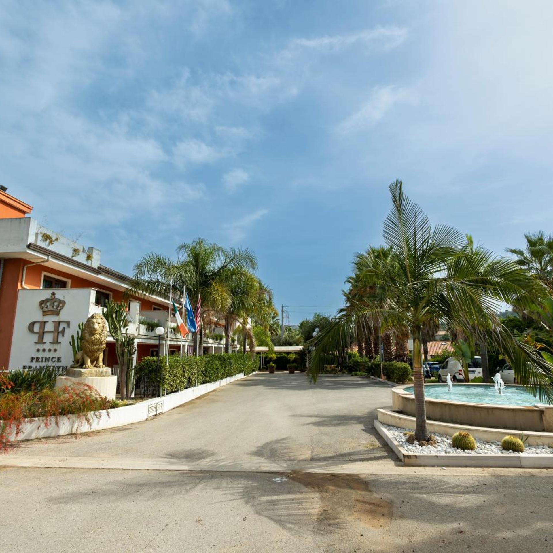 Prince Franklyn Hotel 44/55