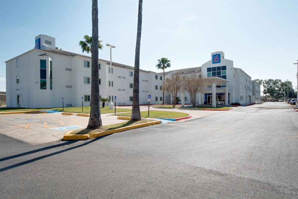 Motel6 Brownsville, TX 58/70
