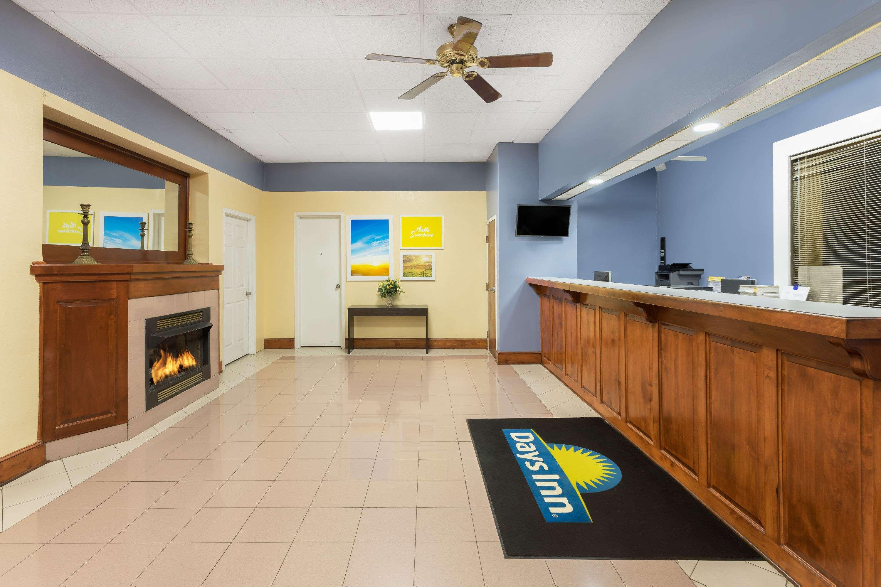 Days Inn By Wyndham Orangeburg South 1/17