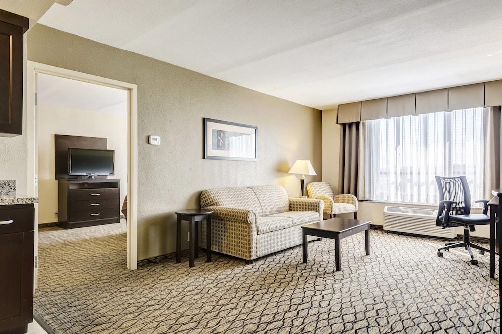 Holiday Inn St Louis Arpt West Earth City 51/76