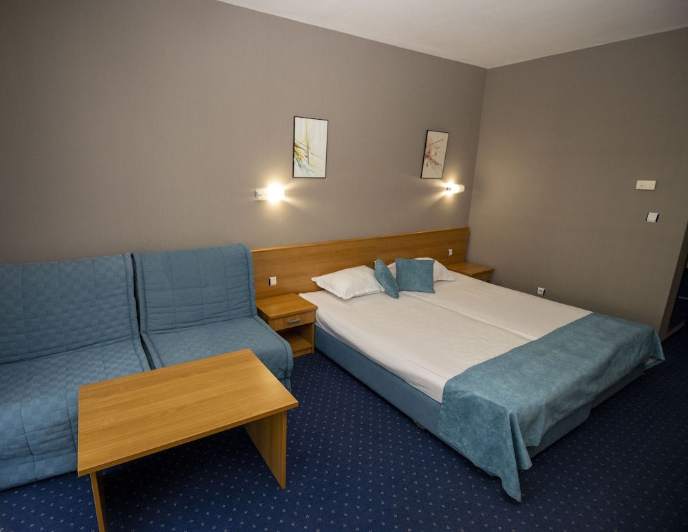 Aquamarine Hotel 24/68