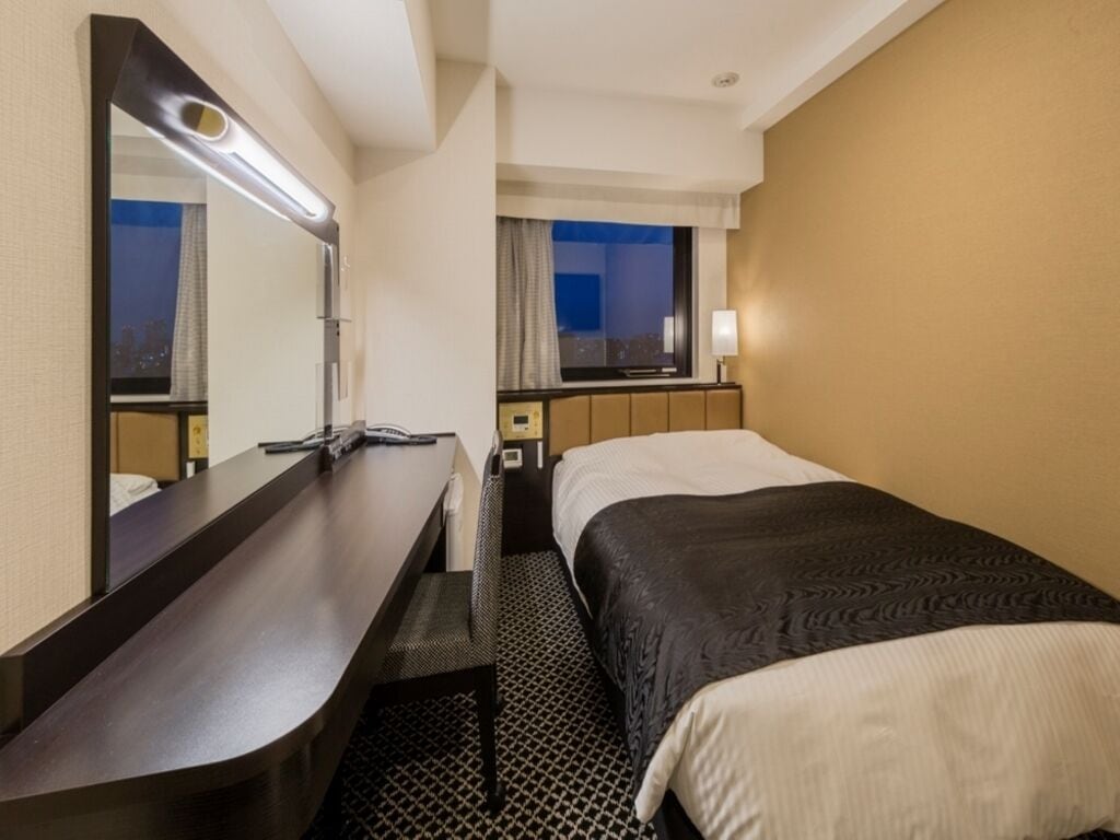 ROOM, SINGLE
