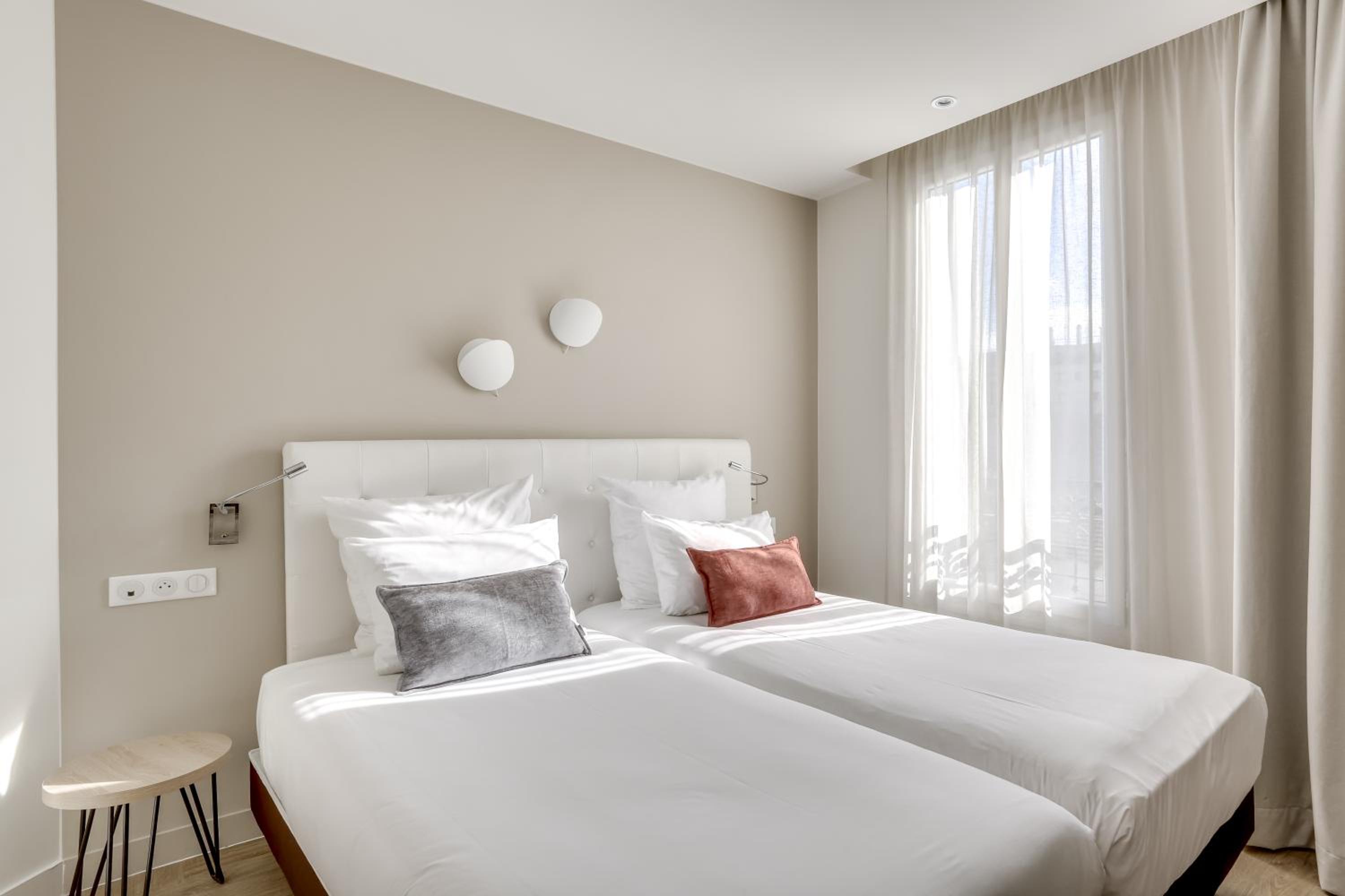 Adjoining, Family, 2 Queen Beds