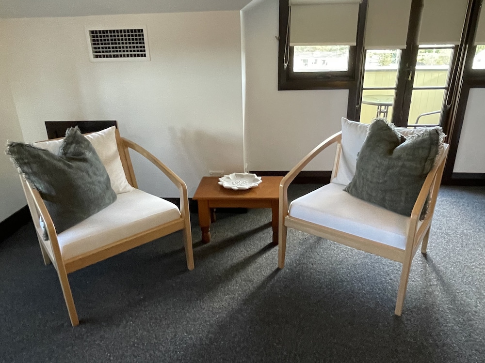 BALLINA MANOR BOUTIQUE HOTEL 45/55