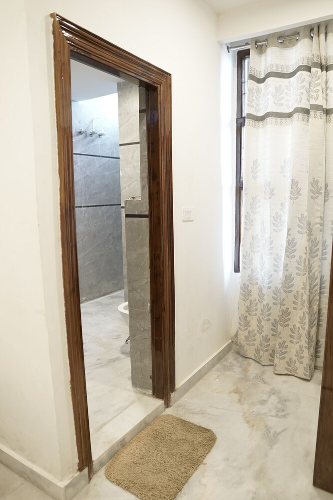 Oyo 12206 Hotel The Black Gold 48/50