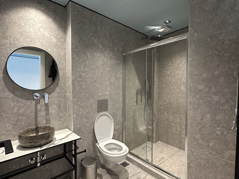 Urban Elephant Suites 23/24