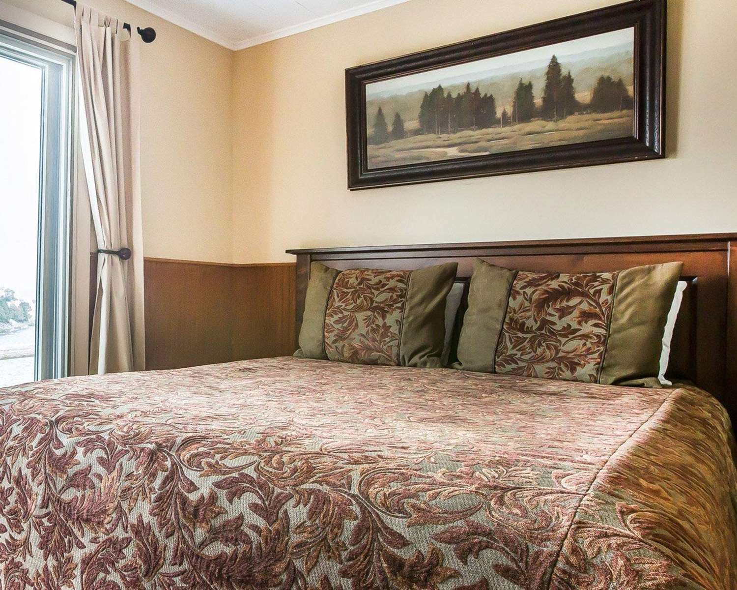 غرفة بسريرين كوين، Yellowstone Valley Lodge Ascend Hotel Collection 2/2