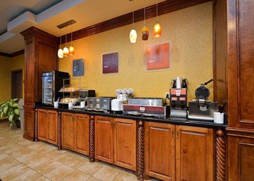 Comfort Suites Bay City 7/34