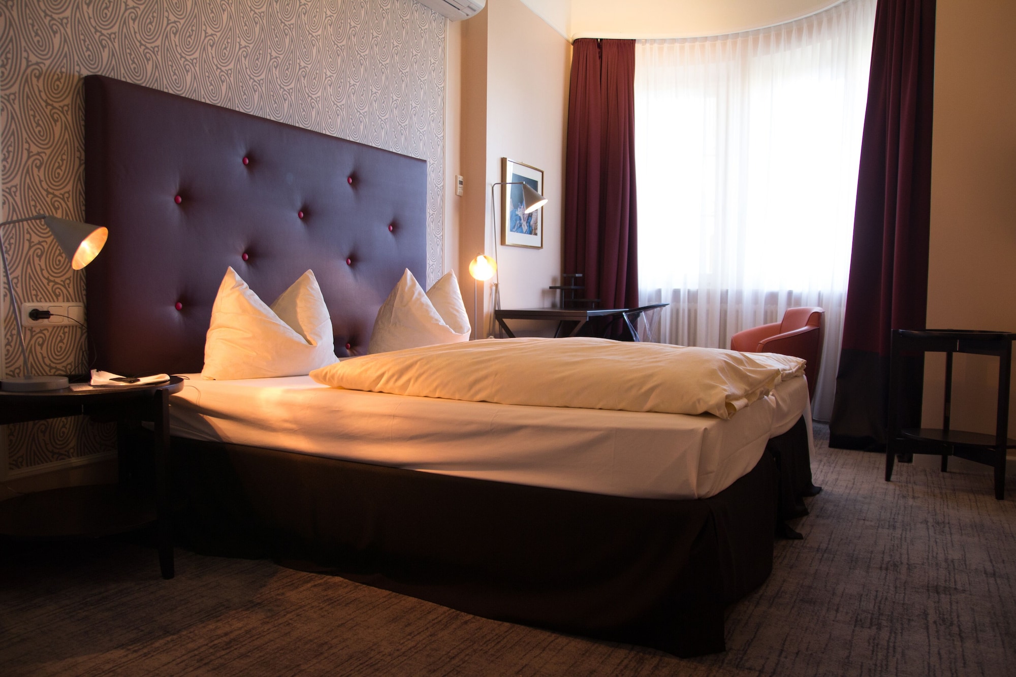 Tower, Twin Beds