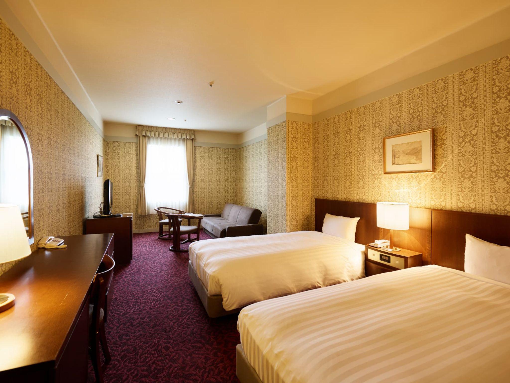 Deluxe, Twin Beds, Sofa, Smoking