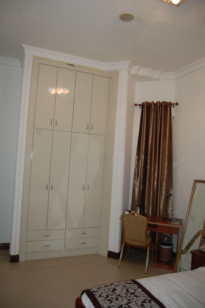 Kingsbridge Royale Hotel 39/50