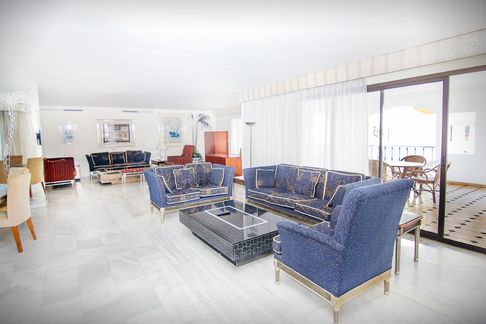 Park Plaza Suites Apartamentos 24/36