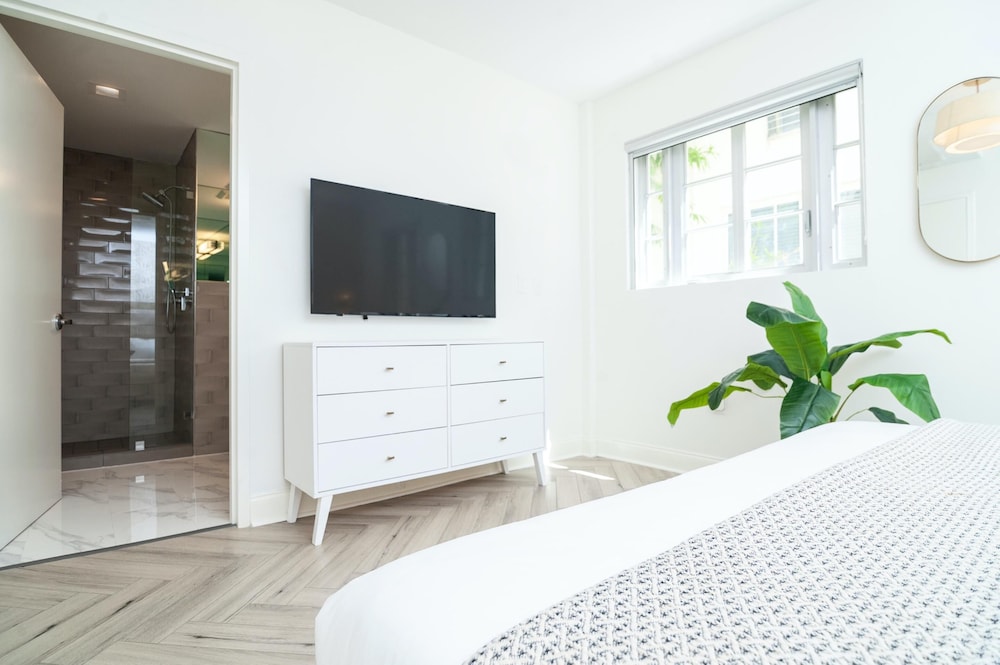 Luxuri Suites 35/50