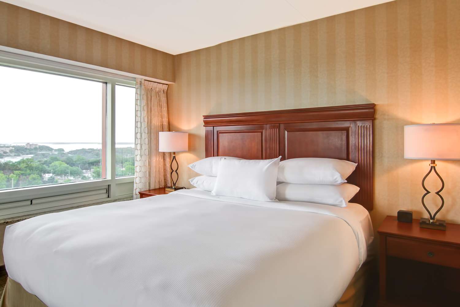 2 Rooms, Upper, Suite, King Bed, River View