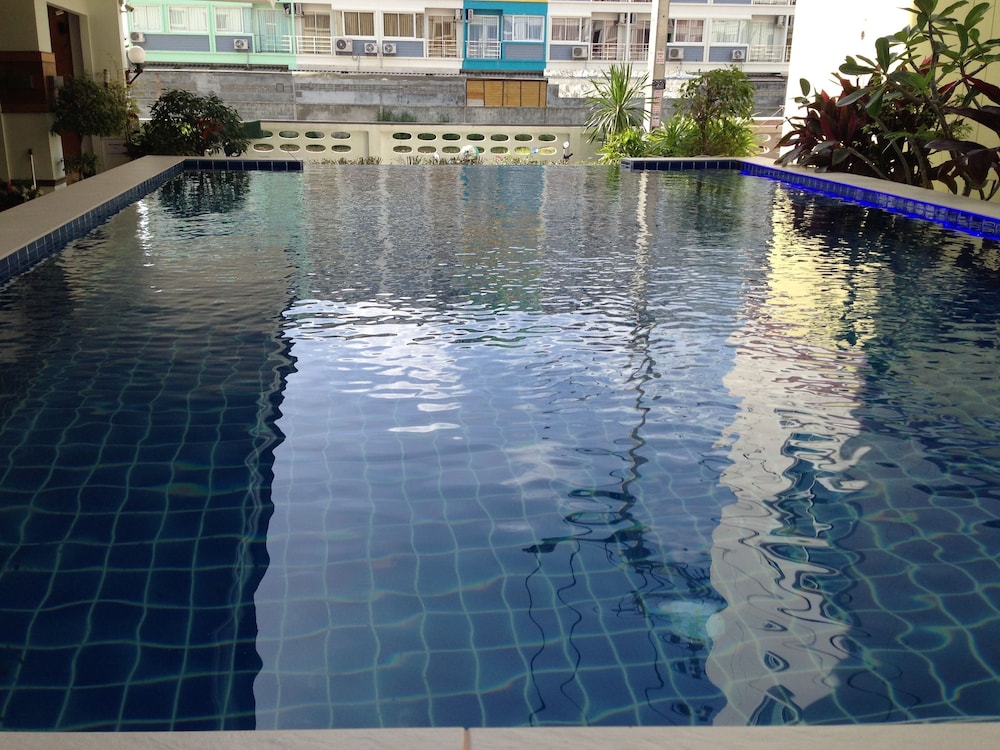 Green Harbor Hotel And Service Apartment 40/67