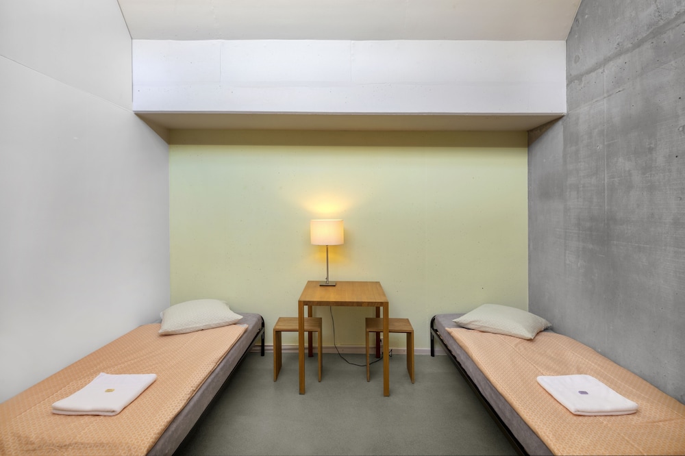 Lausanne Youth Hostel Jeunotel 15/40