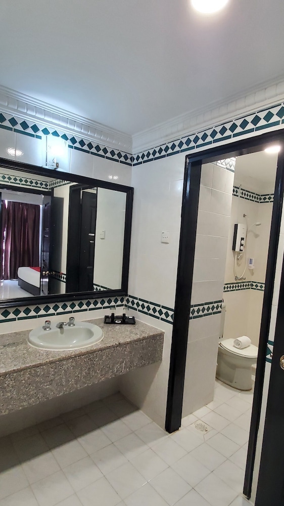Leisure Cove Hotel Apartments 21/50