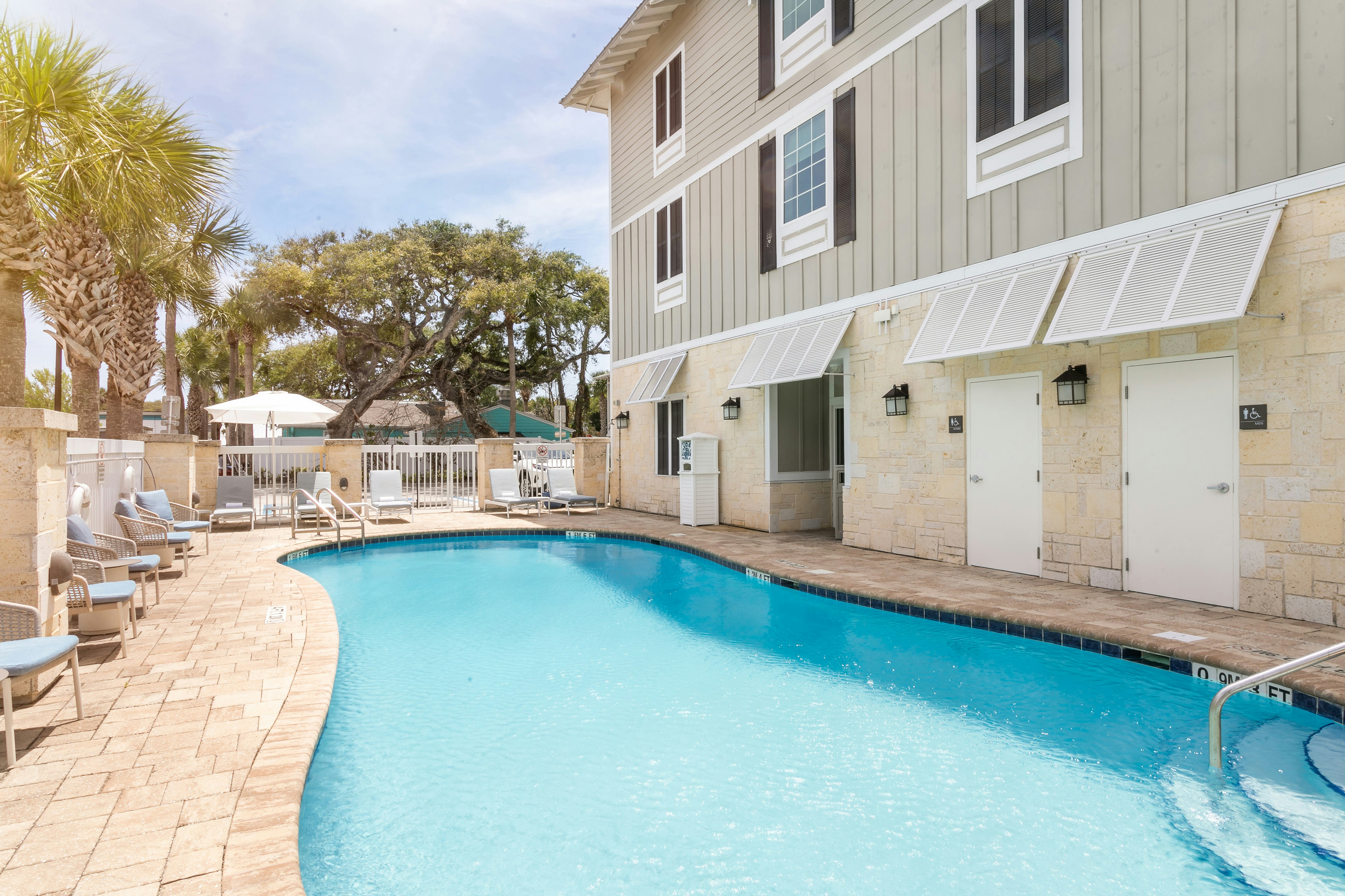 Hampton Inn New Smyrna Beach 73/75