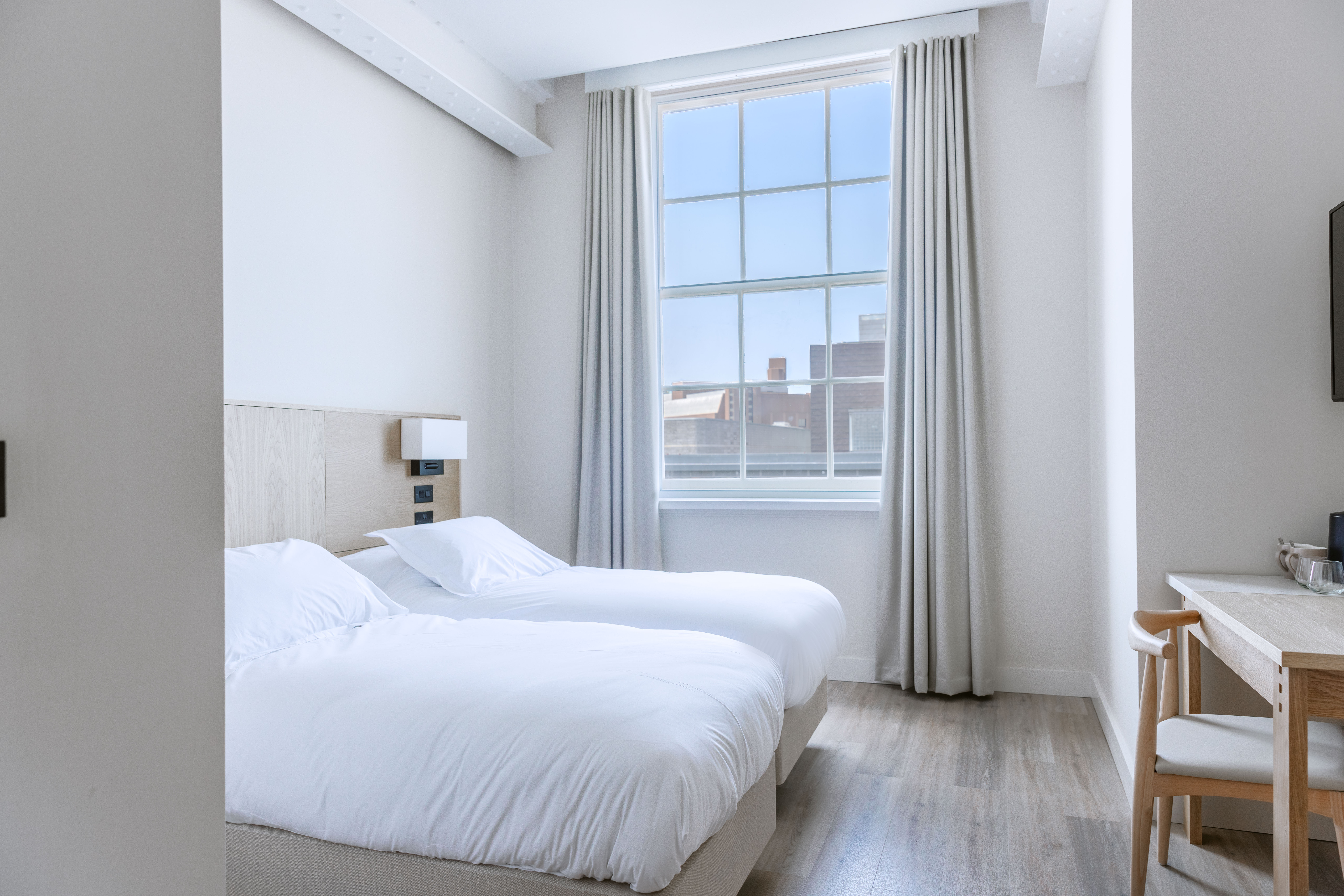 ROOM, KING BED