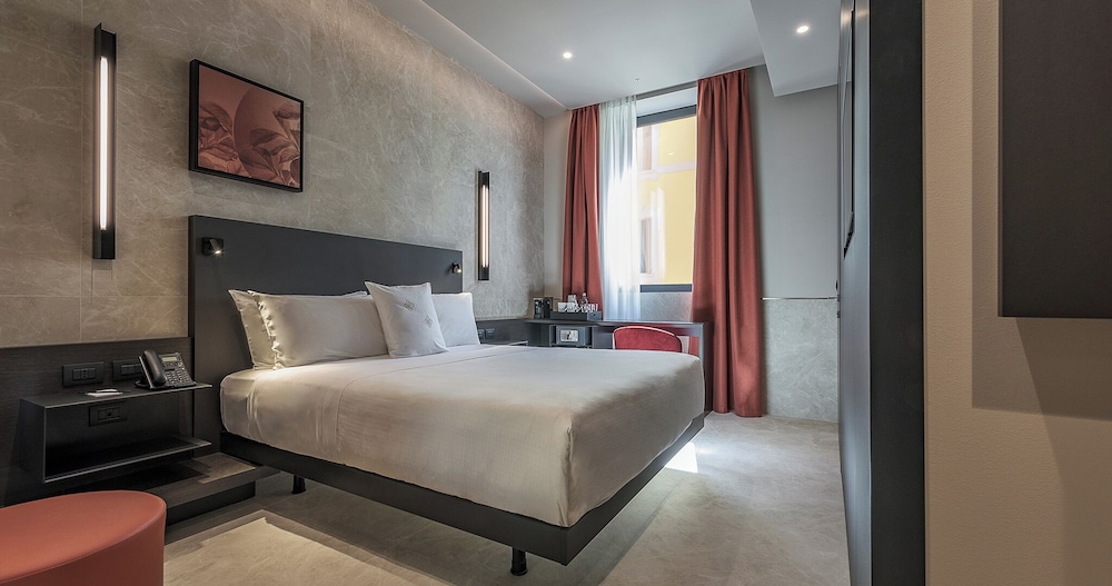 SUPERIOR, QUEEN BED
