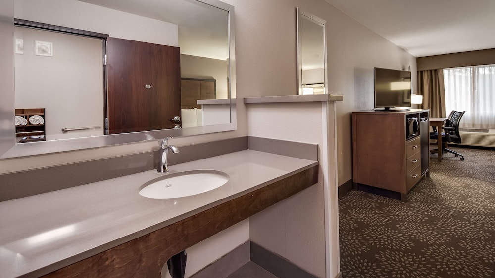 Best Western Plus Spokane North 8/33