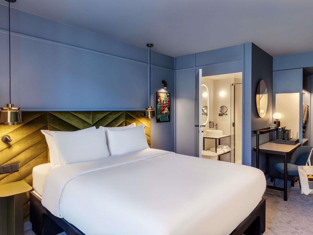 TRIBE ESSENTIAL, QUEEN BED