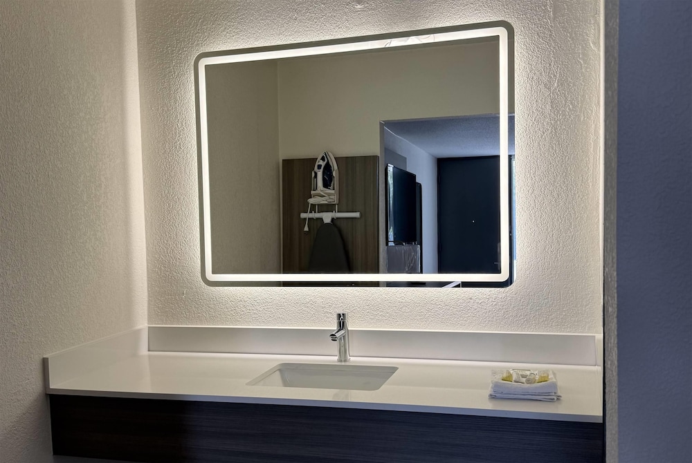 Ramada by Wyndham Lumberton NC North 48/60