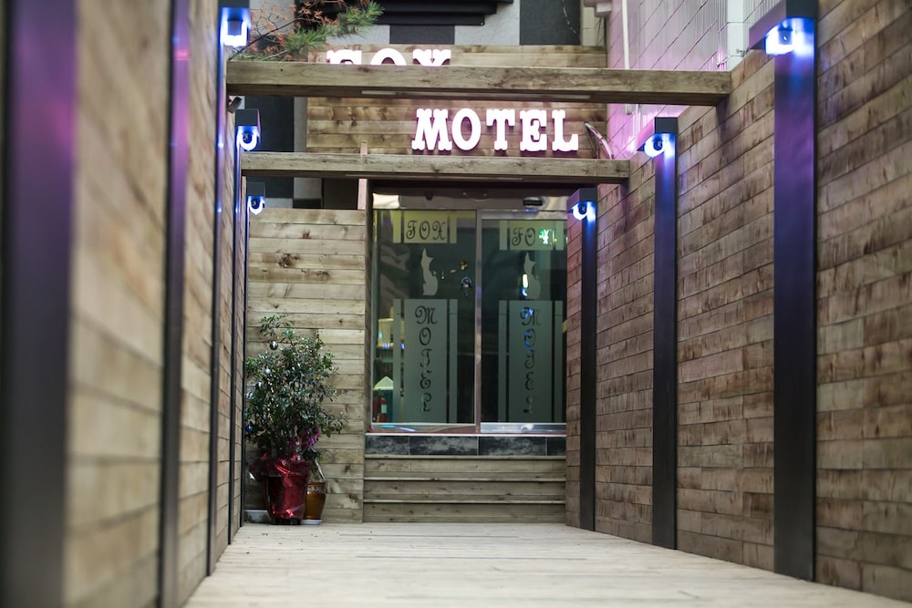 Fox Motel 4/37