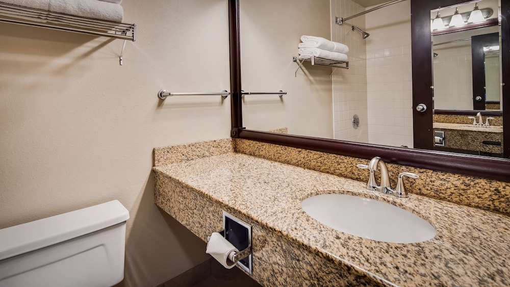 Best Western Plus Ahtanum Inn 17/49