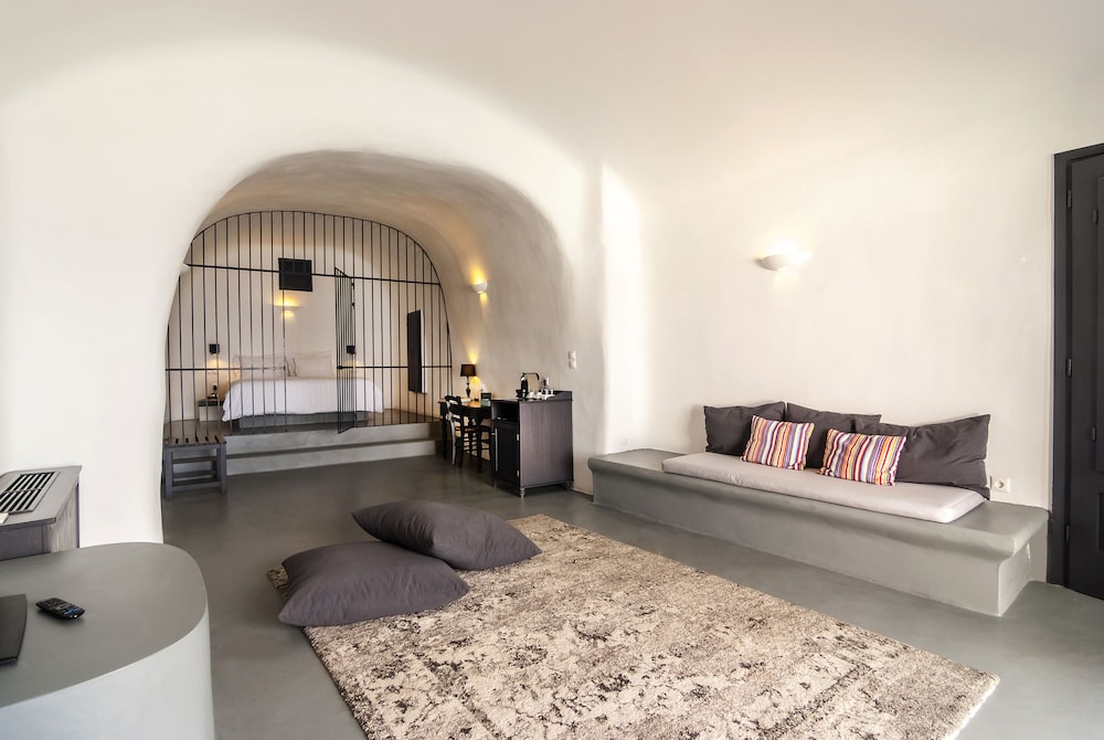 Grand Ambassador Santorini Hotel 52/78