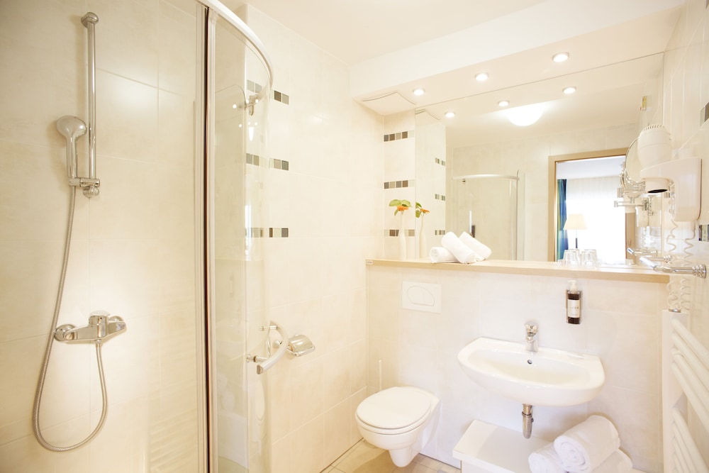 غرفة عائلية بسريرين كينج بإطلالة على المتنزه بشرفة، Hotel Savica 4/5