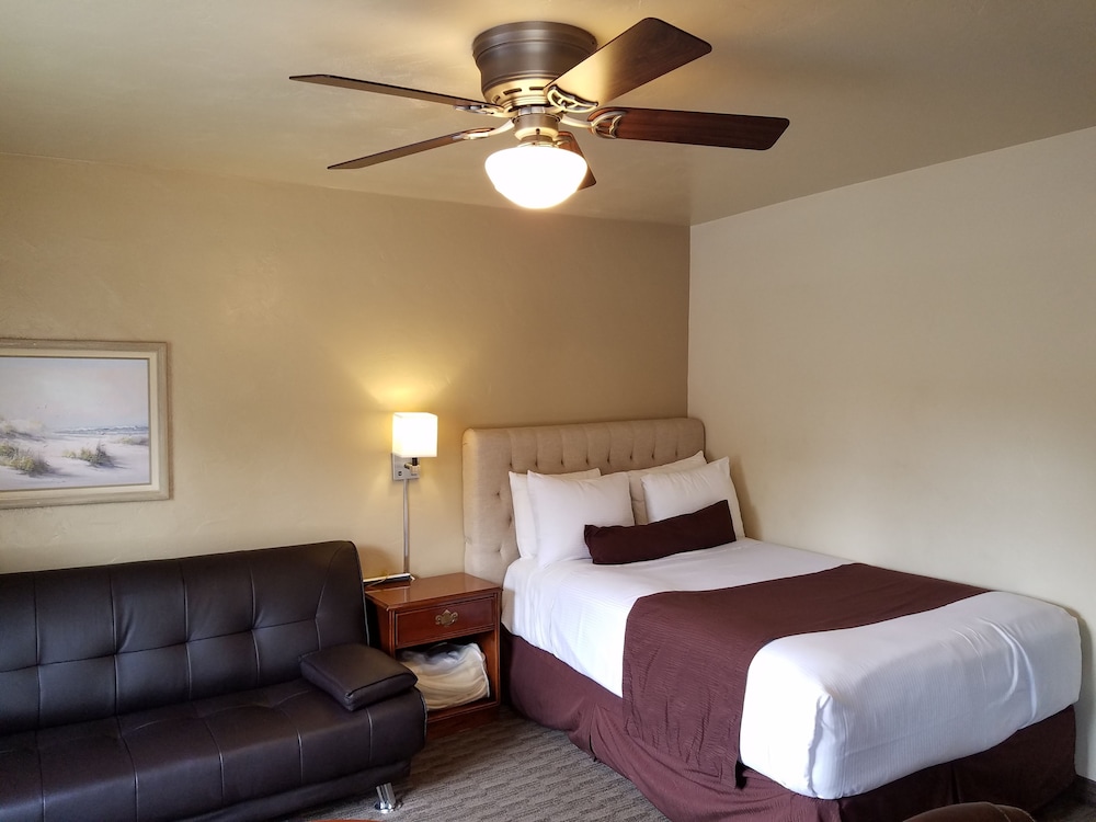 Lone Oak Lodge 9/35